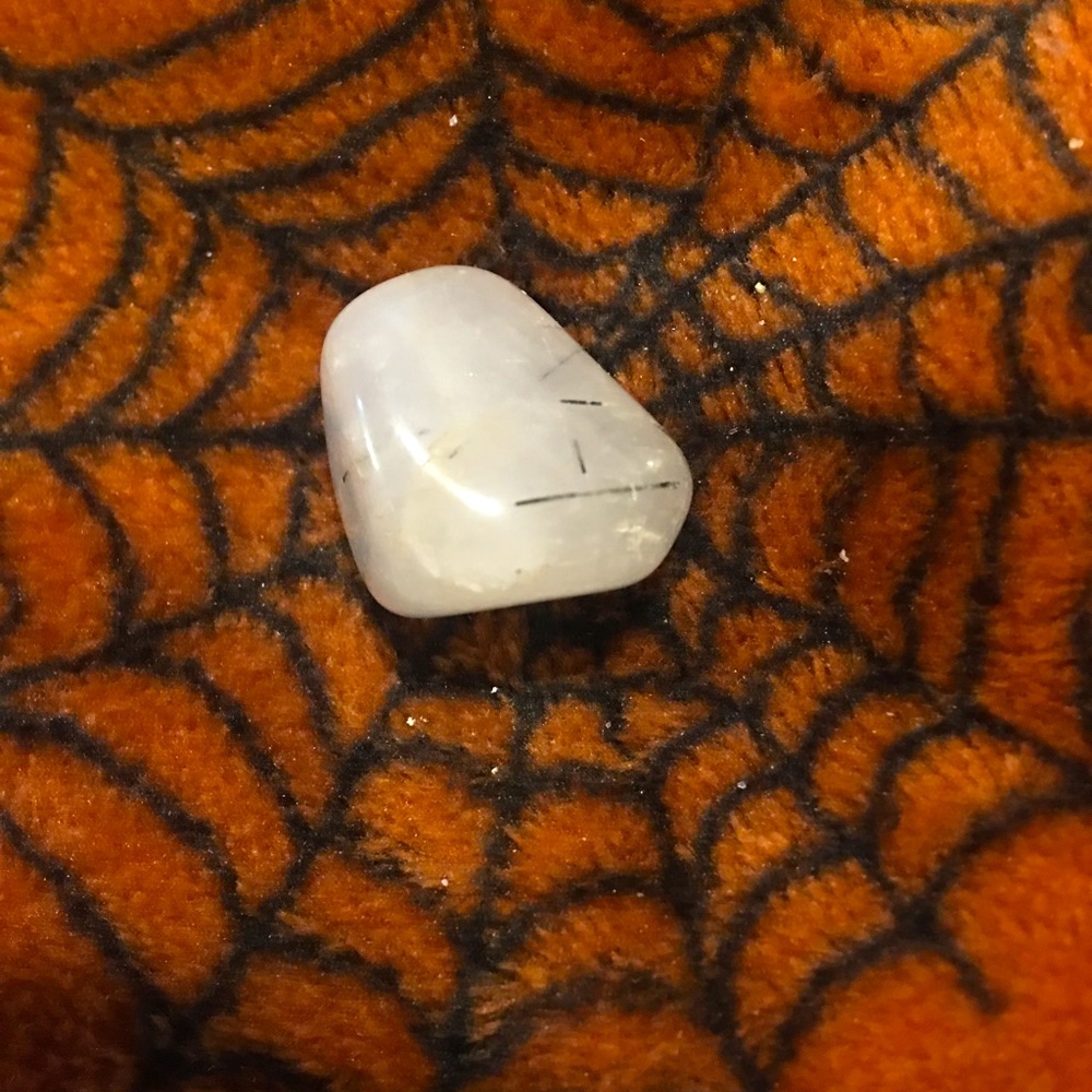 NEW🔮Tourmalated quartz stone, small in size, white with black specks in color.